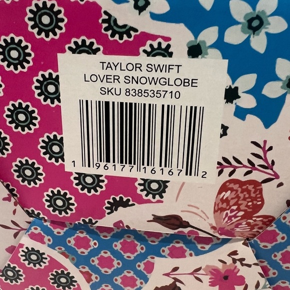 In Hand Taylor Swift Lover Snowglobe Snow Globe Ready to Ship Lover House - Picture 9 of 9